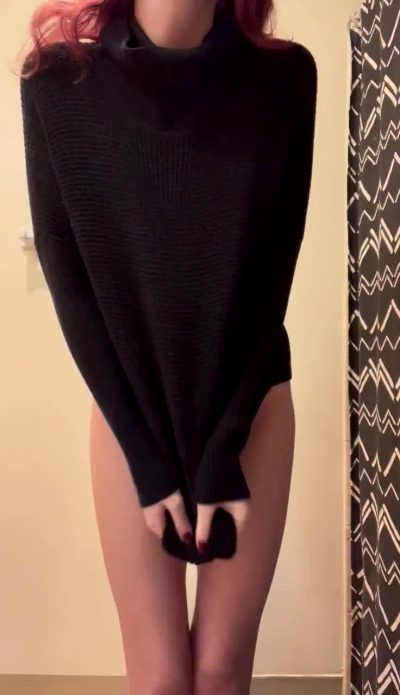 Guess What’s Under My Sweater? Not A Whole Lot 😂 But If You Like Small Girls With Small Tits I’m Or You 😚