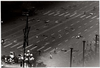 Le 4 Juin 1989, L’Armée Populaire De Libération Réprime Les Manifestants Pro-démocratie Et Anti-corruption Sur La Place Tian’anmen. Ne Les Oublions Pas.
