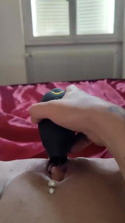 Pussy Explosion While Watching Squirty Porn 😈